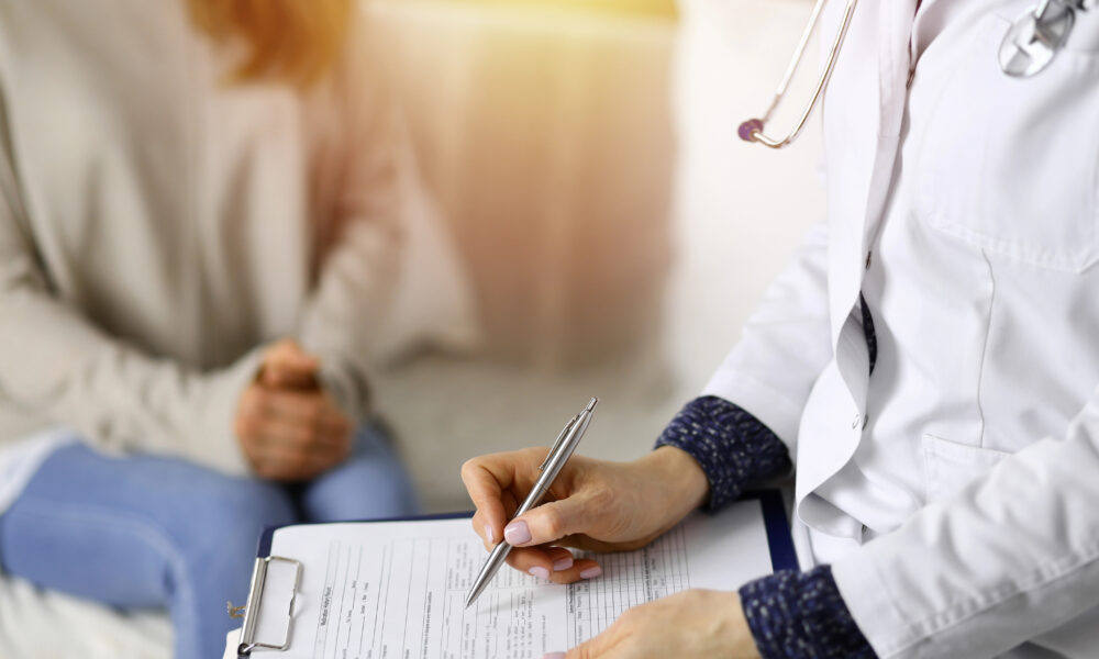 Untersuchungen in den Wechseljahren: Wichtige Checks für Deine Gesundheit Untersuchungen in den Wechseljahren